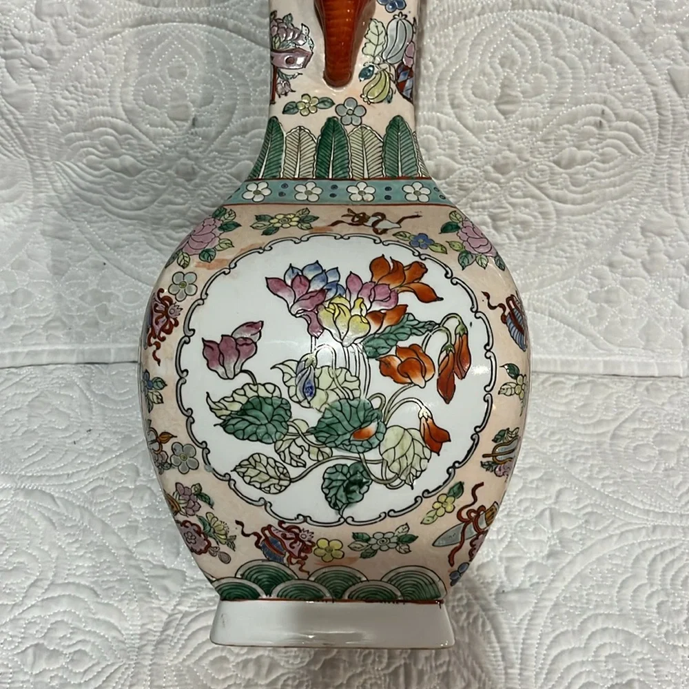 Beautiful‎ large elephant handled Oriental vase